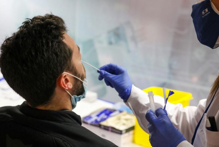 Sanidad notifica 2.758 nuevos casos de coronavirus y 42 muertes
