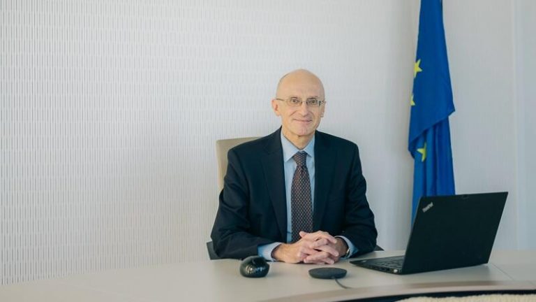 Enria avisa de que el BCE todavía podría frenar el pago de un dividendo «excesivo» de un banco