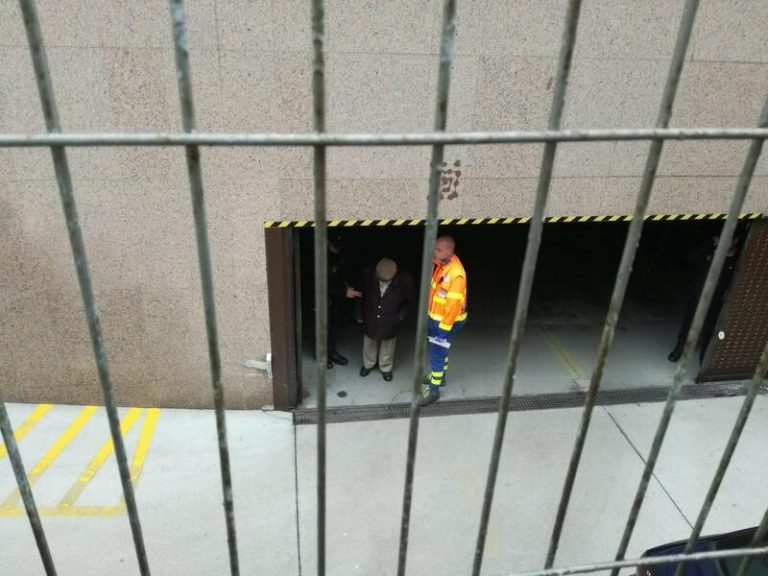 Suspendido el juicio contra el anciano ‘rayacoches’ de Vigo, que ha sido incapacitado judicialmente