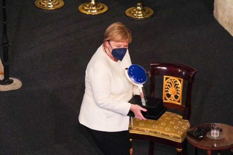 Merkel defiende una UE «fuerte» con sus «valores» frente a las «fuerzas centrífugas»