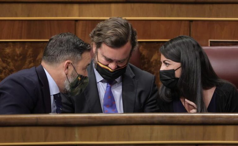 Abascal acusa a Casado de «dar oxígeno» al Gobierno con el acuerdo