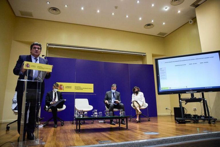 Escrivá: La reducción de las aportaciones máximas a los planes privados potenciará los de empresa