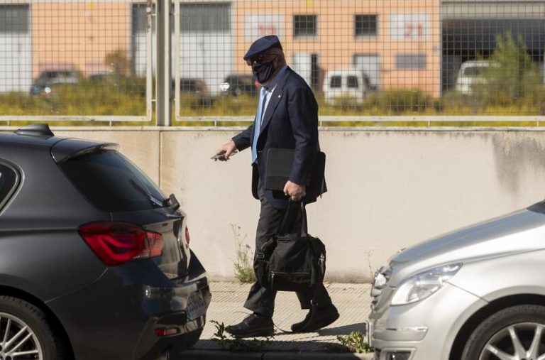 La mujer de Villarejo pide al tribunal que eche de la causa a la acusación de Podemos