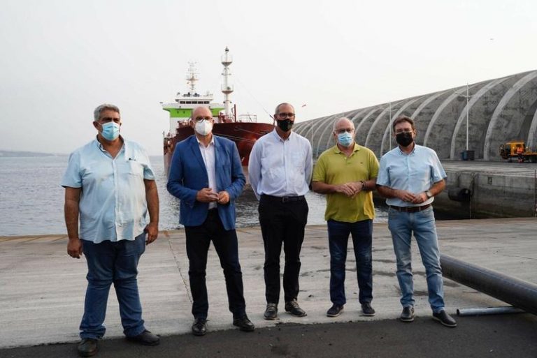 El buque cisterna ‘Tomasso S’ llega a La Palma