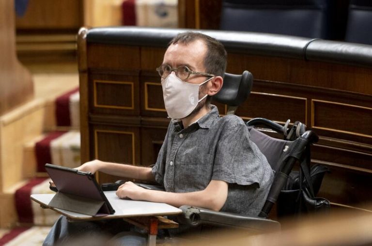 Echenique avisa a PSOE que cualquier nueva medida sobre la luz debe pactarse