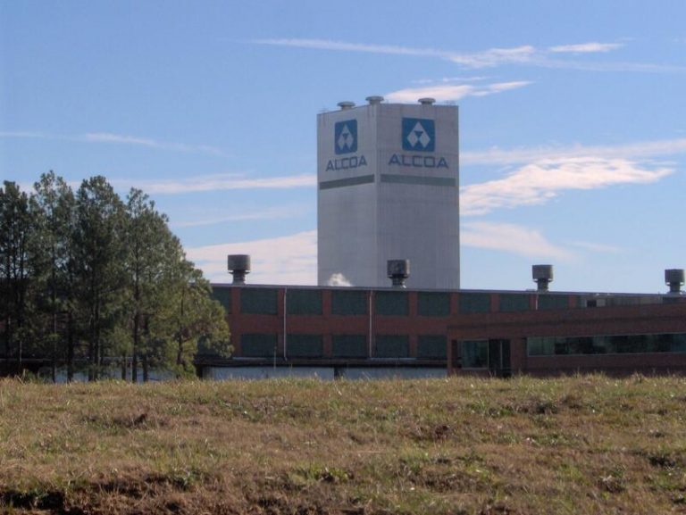 Alcoa logra un beneficio trimestral récord de 290 millones y pagará dividendo