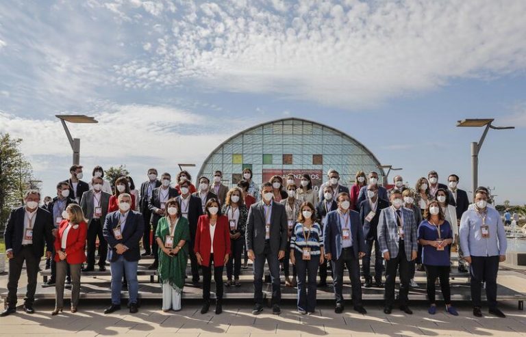 Arranca el 40º Congreso del PSOE con la «foto de la unidad» de Sánchez con sus ‘barones’ y ministros