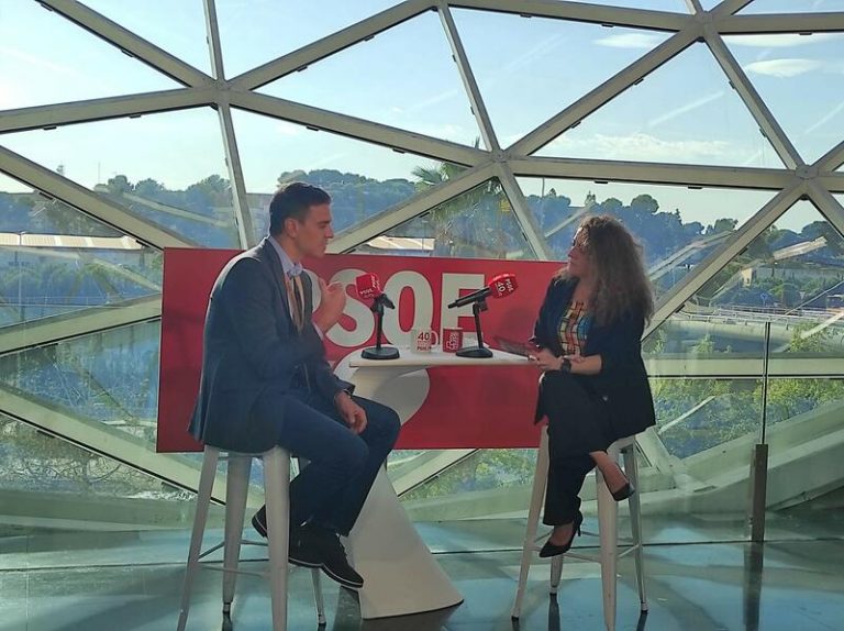 Sánchez recalca que «lo importante» es el volcán y los PGE