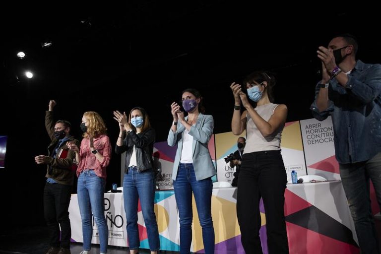 Podemos redobla su republicanismo ante la «gangrena» de la monarquía