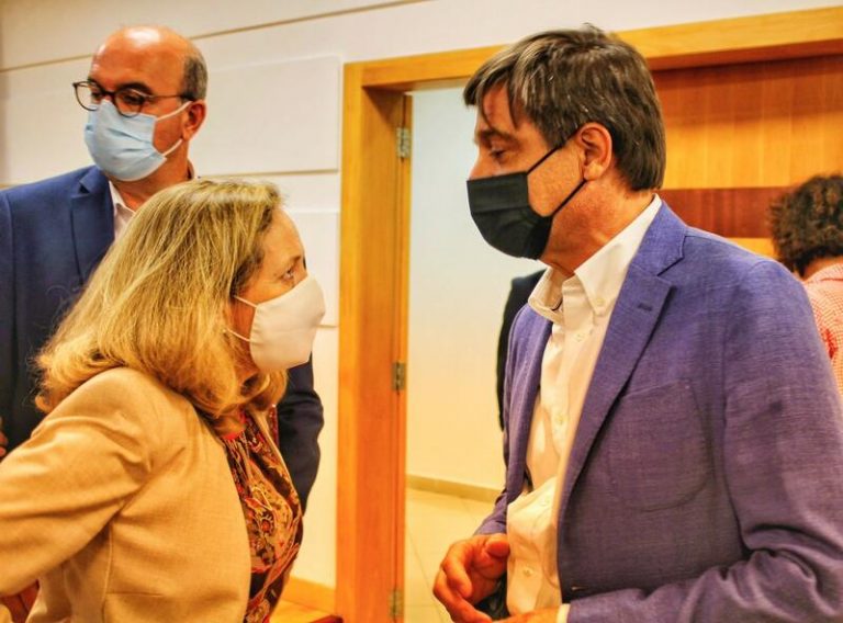 Los plataneros exigen a Calviño mantener las cantidades de referencia ante el «grave impacto» del volcán