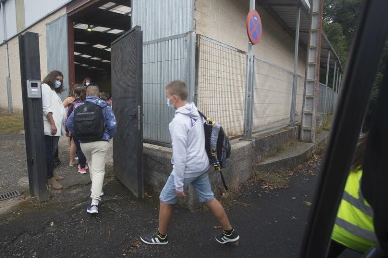 Descienden a 57 los casos en los colegios de Galicia, pero suben a seis las aulas cerradas