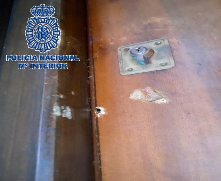 Detenido en Fuengirola por dejar encerrado en su casa a un vecino e insultarlo