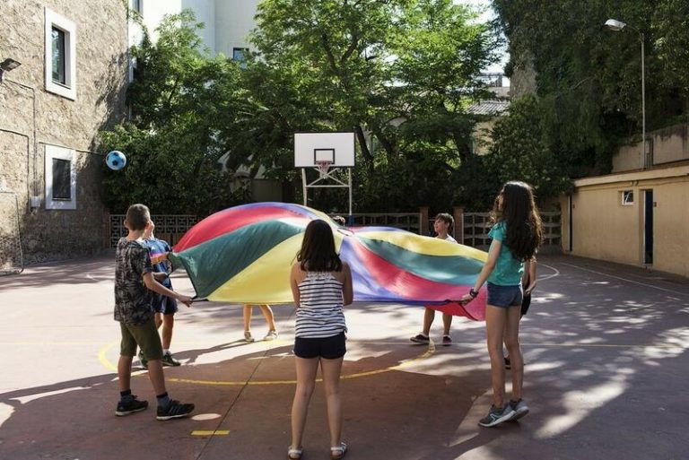 Sanidad a Madrid: Las mascarillas siguen siendo obligatorias en los recreos si no se puede guardar distancia