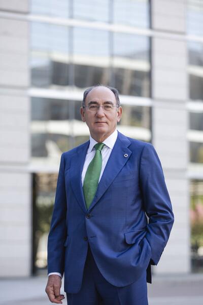 Iberdrola se compromete a no subir precios a la industria si el Gobierno retira la ‘tasa’ a las renovables
