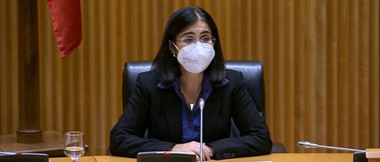 Darias reivindica la campaña de vacunación: «El tiempo nos ha dado la razón»
