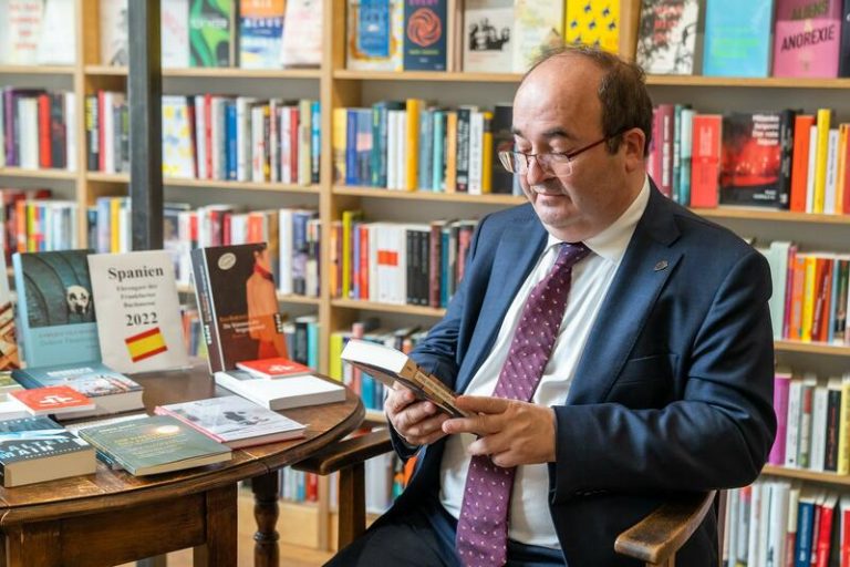 Iceta: El Gobierno trabaja para avanzar en materia de enseñanzas artísticas en los colegios