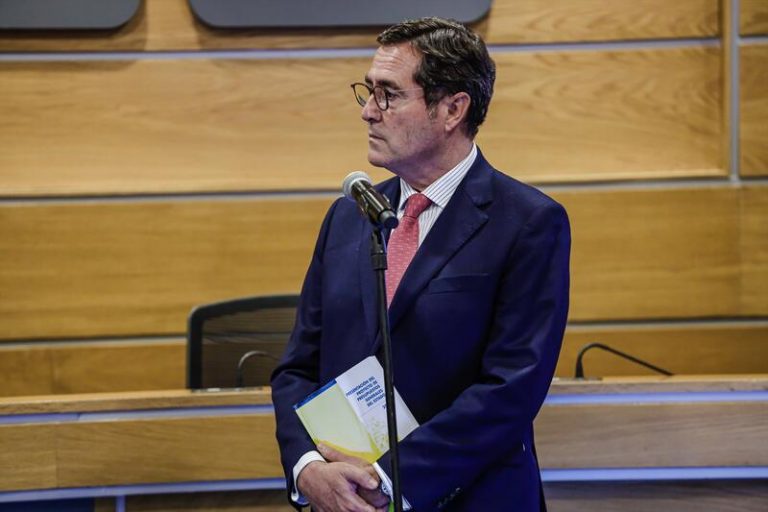 Garamendi dice ser optimista ante el futuro, aunque no se crecerá «como nos dicen»