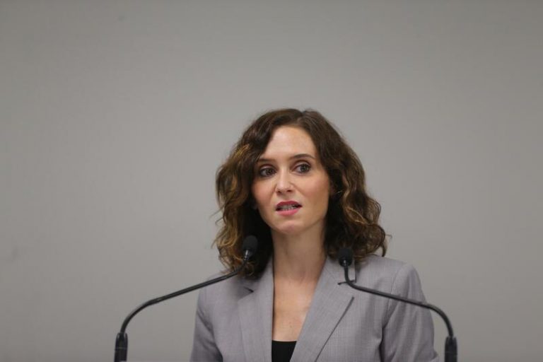 Ayuso sostiene que ETA está «más viva que nunca» porque «se sienta en las instituciones»
