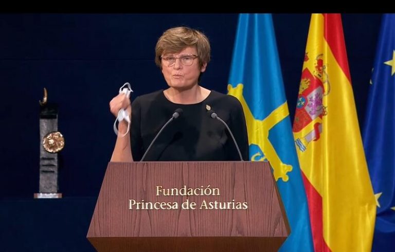 Los «increíbles riesgos» asumidos por los sanitarios, inspiración para los impulsores de las vacunas
