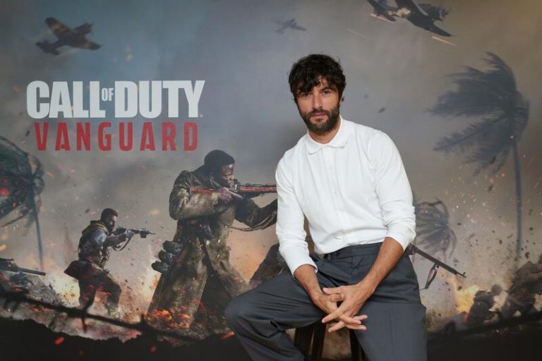 El actor Javier Rey pone su voz en ‘Call Of Duty: Vanguard’