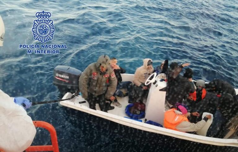 Detenidos seis miembros de una red que organizaba viajes en patera desde Argelia