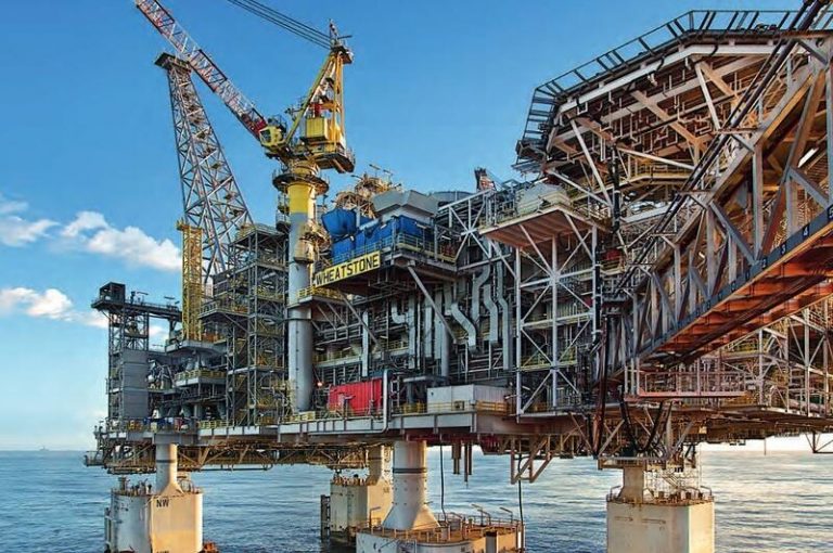 Exxon y Chevron disparan sus ganancias por la subida del precio del crudo