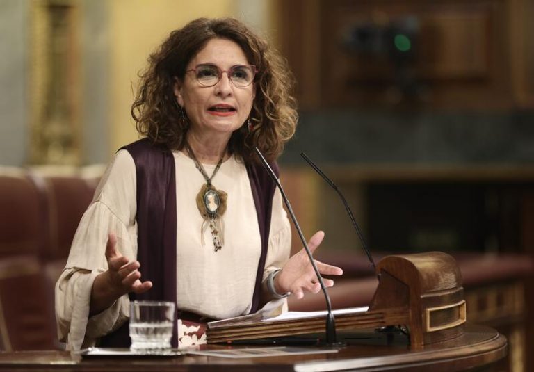 Montero celebra el acuerdo con ERC y PNV y dice que el Gobierno ha trabajado «sin descanso»