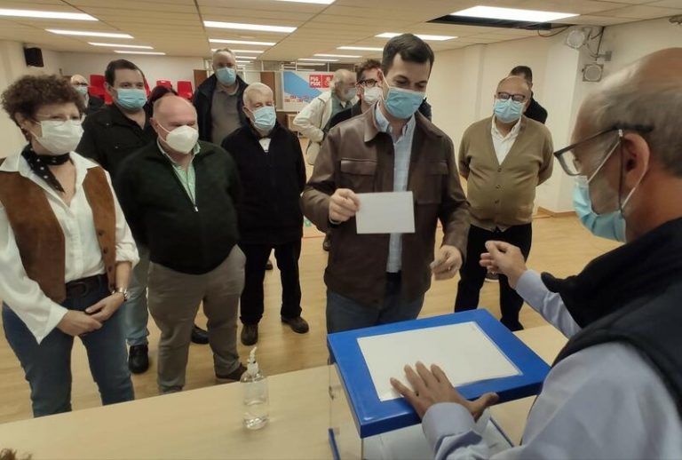 Caballero llama al voto «libre y sin presiones» para lograr un PSdeG «más fuerte»