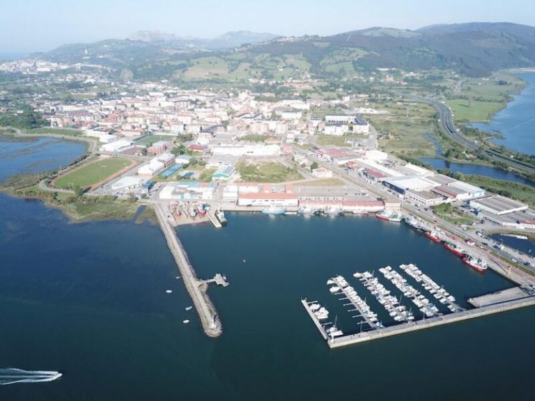 Muere un joven de 17 años de Ampuero tras salirse con su ciclomotor de la N-634 en Colindres (Cantabria)