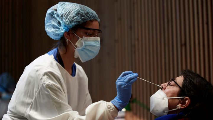 Andalucía vuelve a subir su tasa hasta 29,6 puntos y suma 276 contagios y siete muertes
