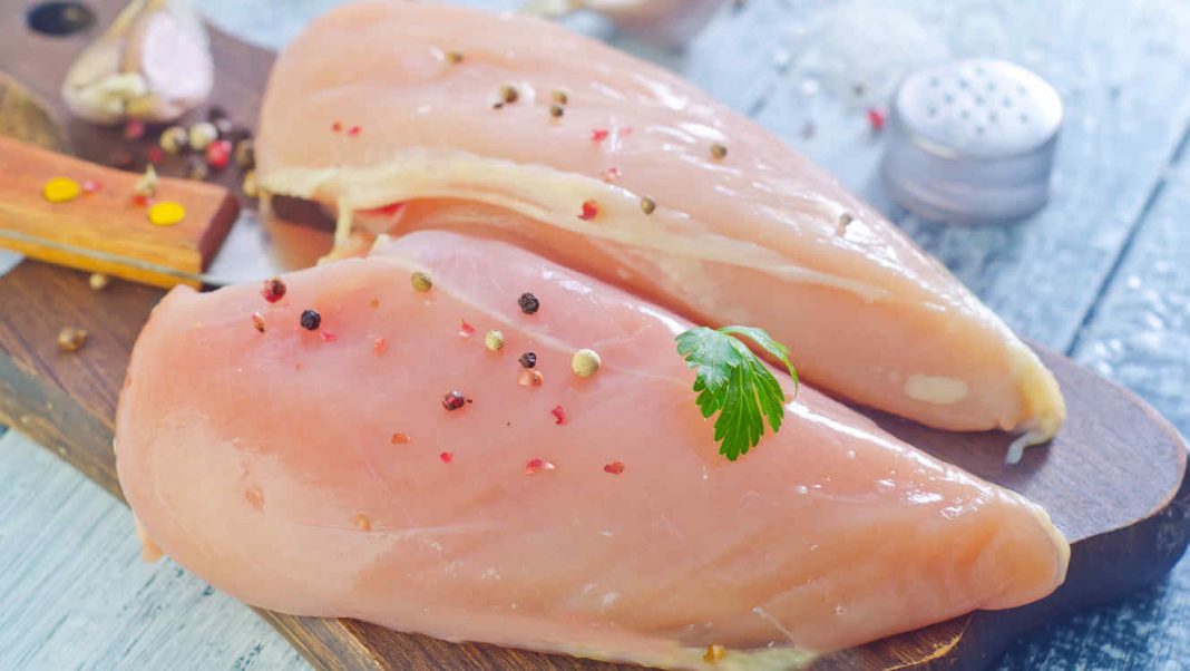 Cuánto tiempo puedes dejar el pollo crudo en la nevera