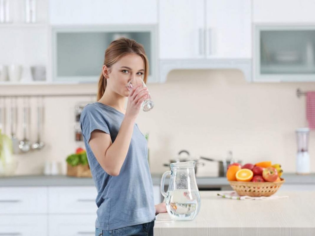 Estos son los beneficios de tomar agua en ayunas