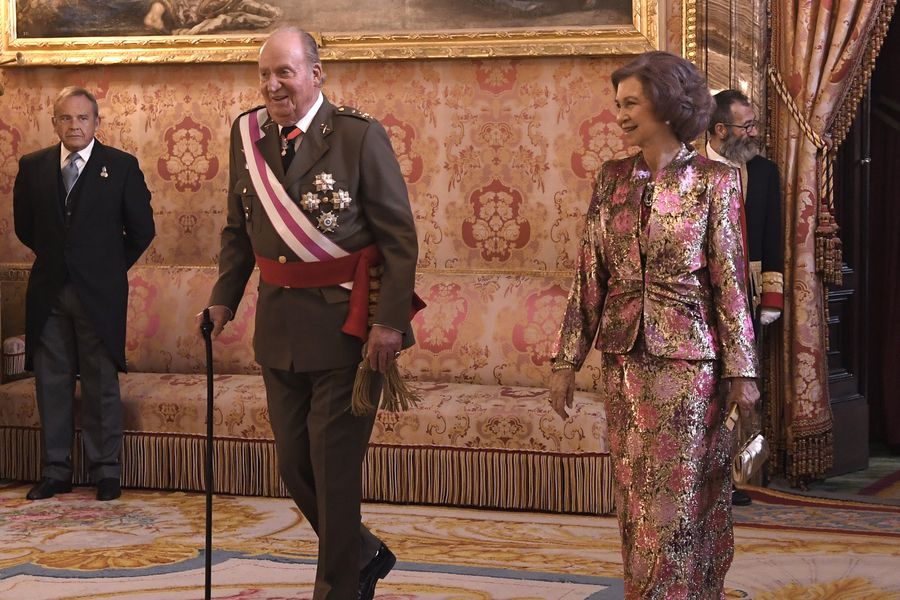Extraña Al País