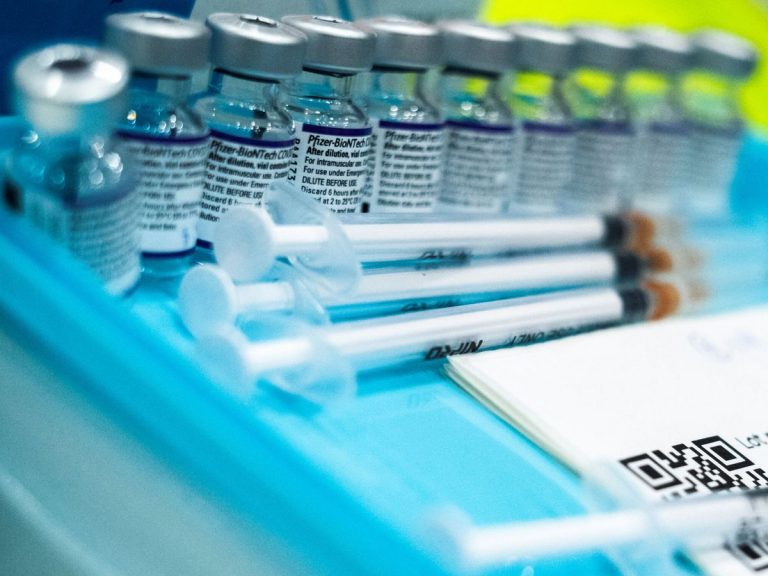 La EMA aprueba nuevos centros de fabricación y una nueva formulación para la vacuna de Pfizer