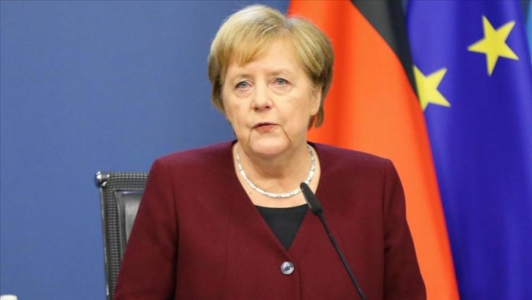 Merkel aboga por responder «con prudencia» al alza de la energía