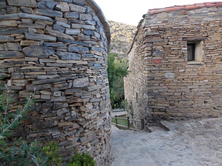 Cómo hacer una visita guiada a Valdelavilla, escenario de ‘El Pueblo’