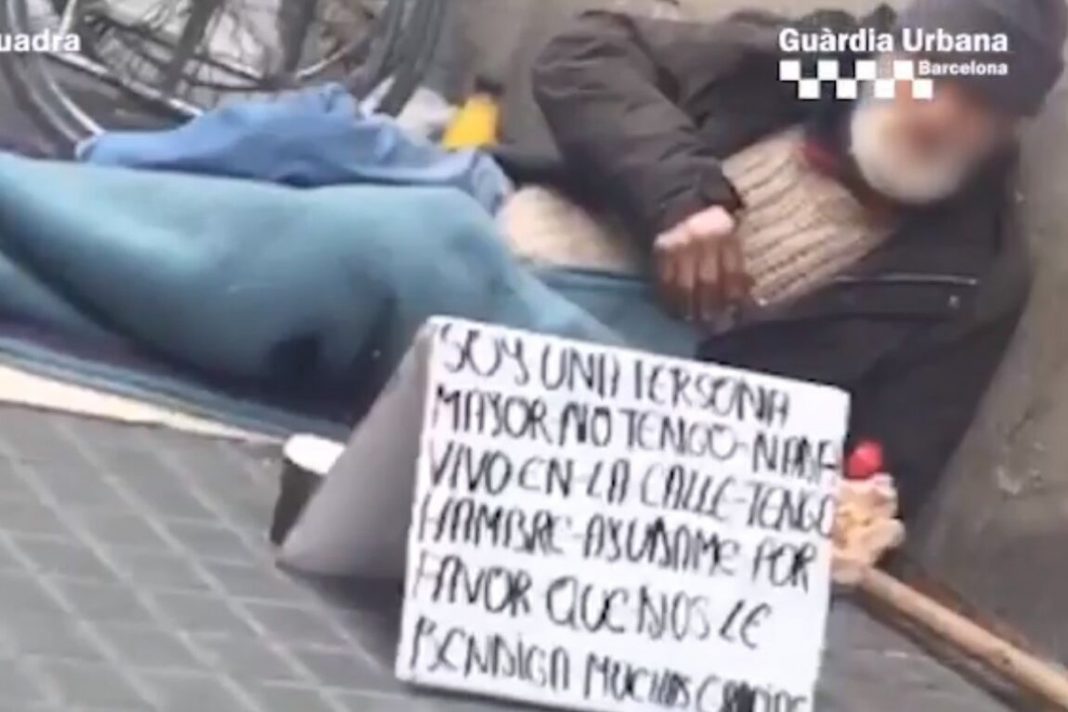 Piden hasta 30 años de cárcel a tres acusados de trata para forzar a mendigar en Barcelona