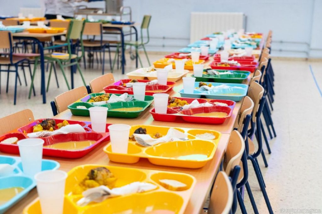 ¿Cuáles Son Los Alimentos Que Deben Consumir Los Niños En Un Comedor Escolar?