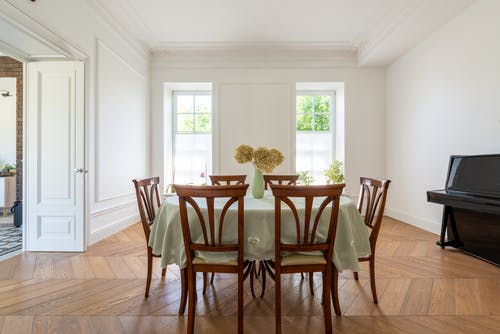 Los pasos que debes dar para limpiar sillas de madera