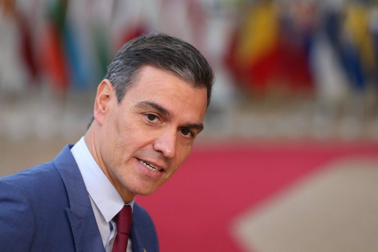 Sánchez se escuda en la separación de poderes para no decir si apoya quitar el acta a Alberto Rodríguez