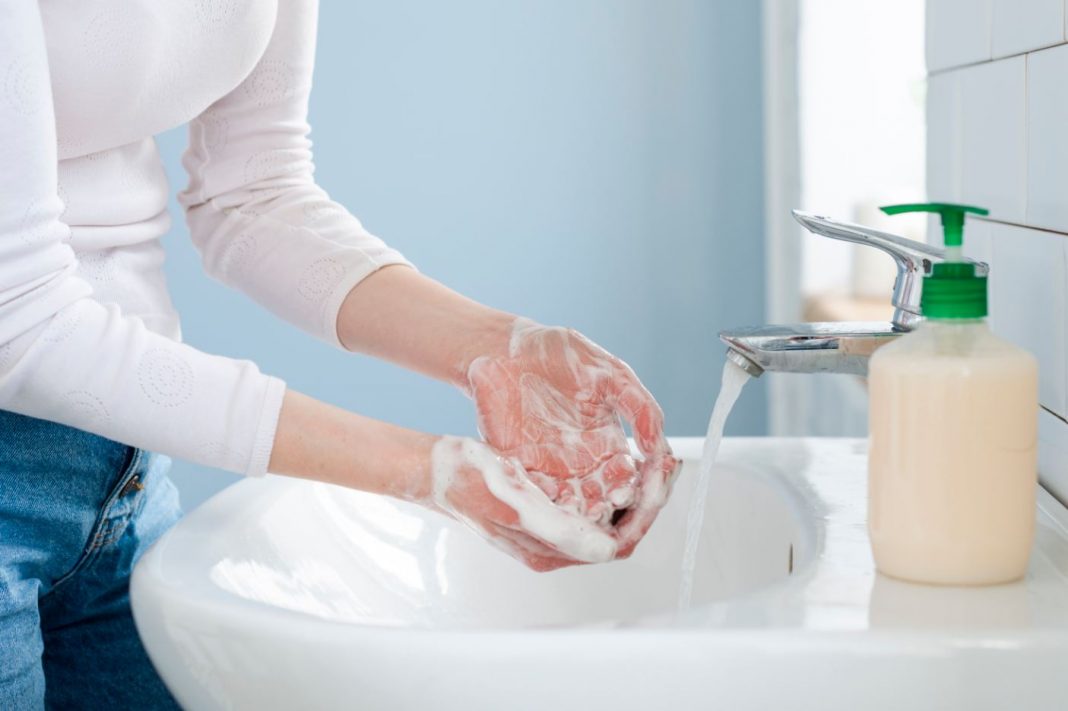 Sanitizantes, desinfectantes o jabón