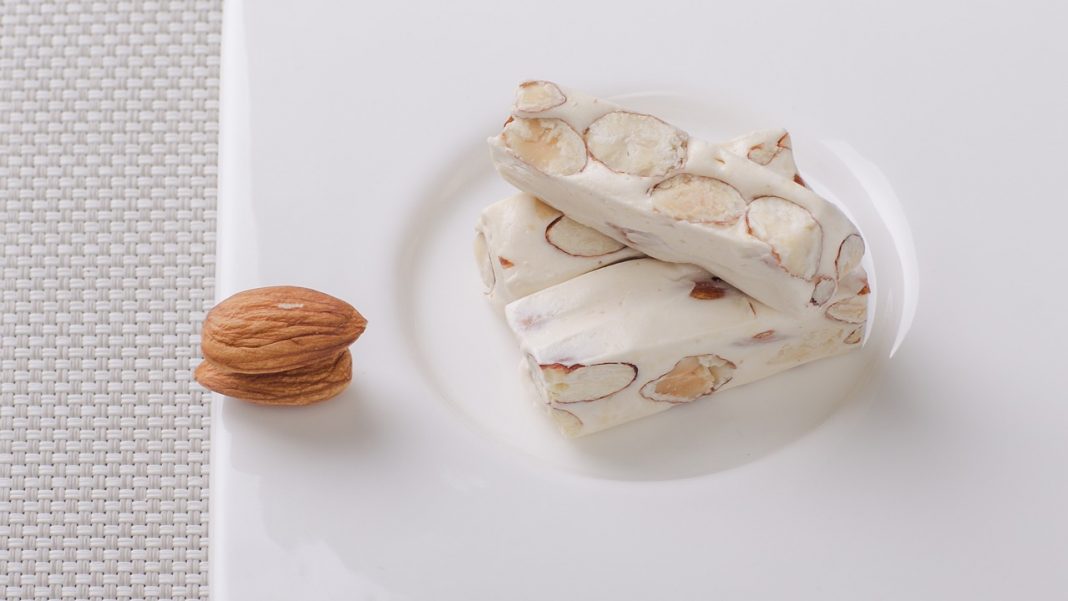 Cómo hacer turrón de almendras