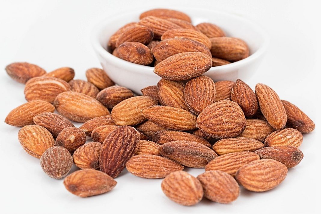 Almendras fritas: cómo hacerlas en el microondas en dos minutos