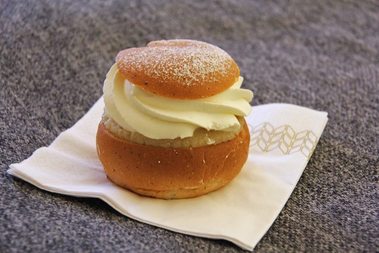 Bambas de nata: qué son y cómo se hace este dulce