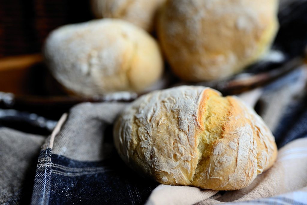 Bollos De Leche: Cómo Hacer El Pan Más Dulce Para Una Merienda