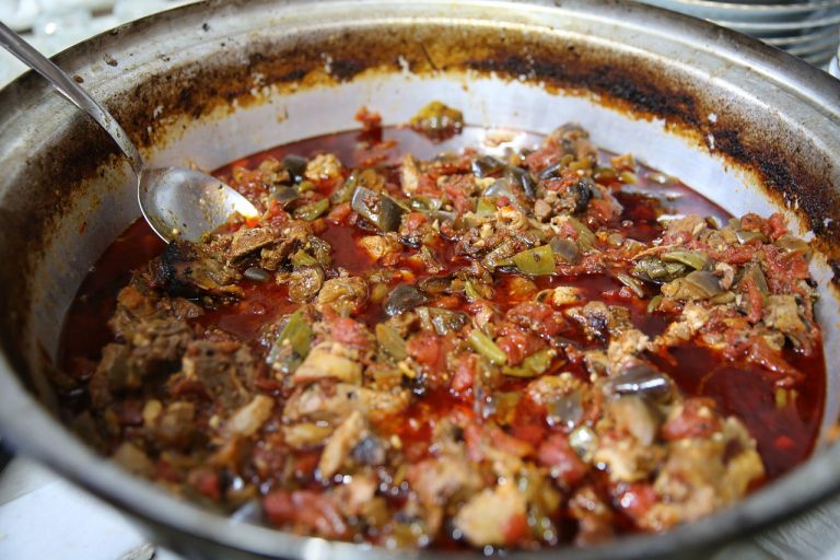 Este es el truco infalible para eliminar el exceso de grasa de un plato