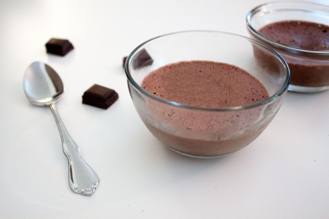 Cómo hacer una gelatina de chocolate baja en calorías y tan rica como adictiva