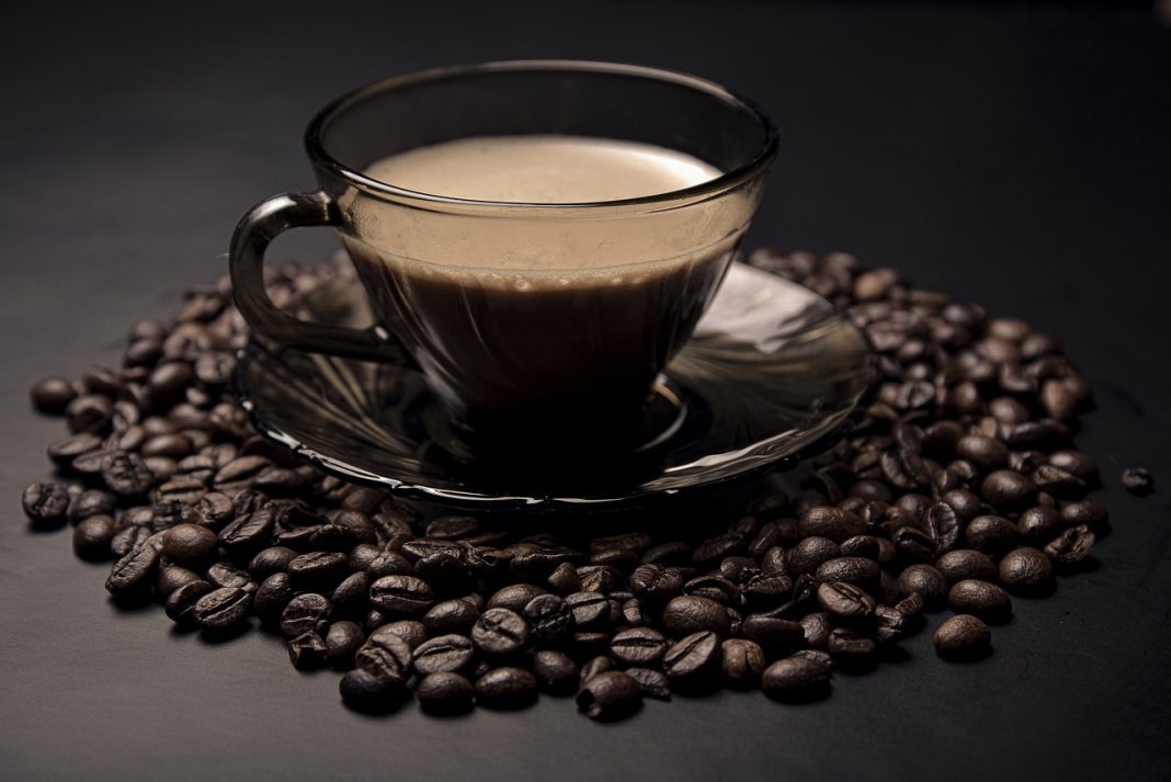 Así puedes hacer el caramel macchiato de Starbucks en casa