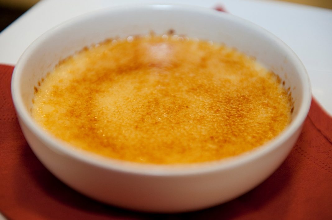 Crema catalana: así la haces deliciosa y sencilla en 30 minutos