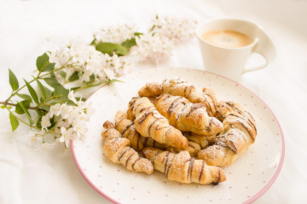 Cómo hacer croissant relleno de chocolate con hojaldre